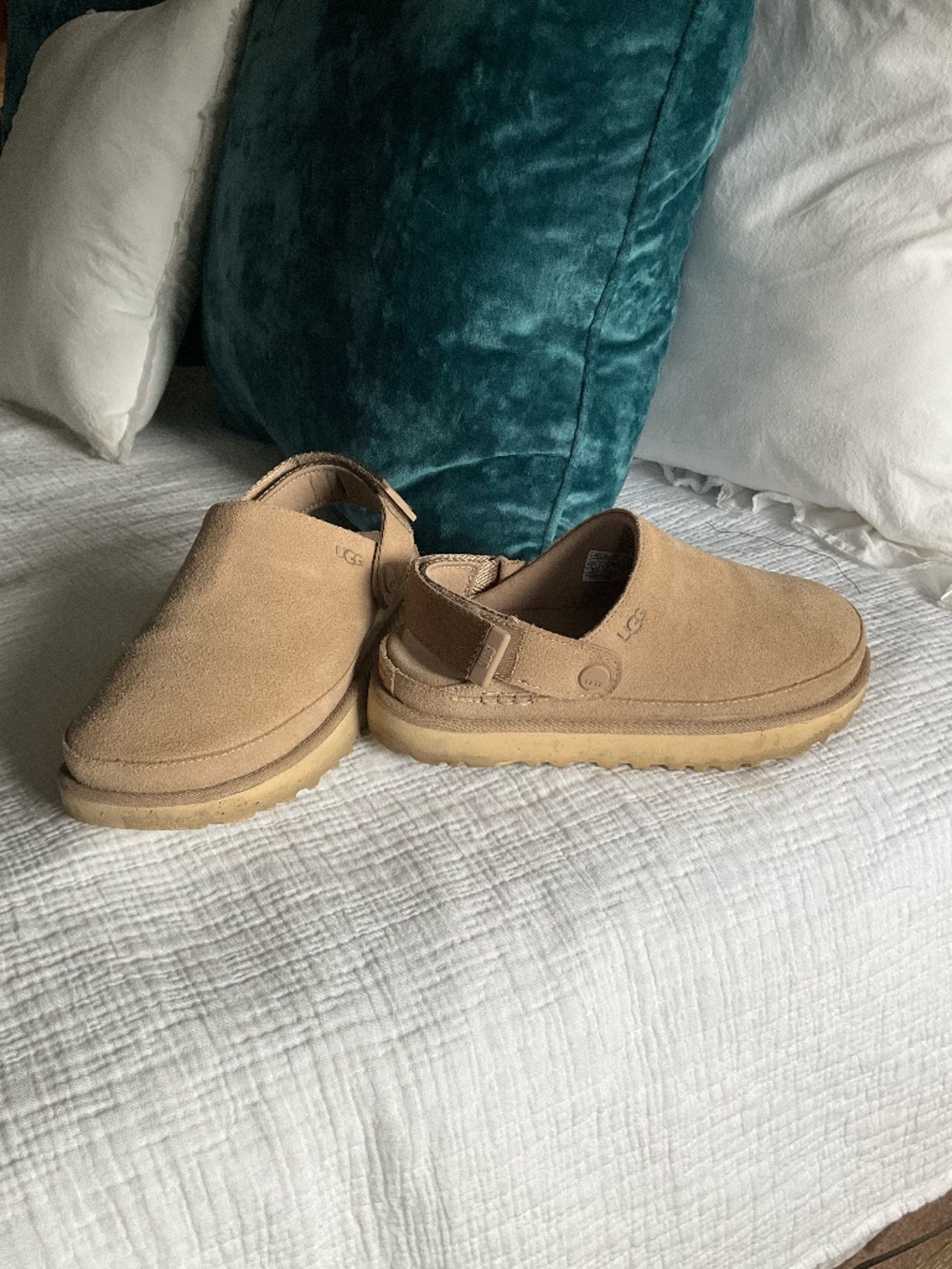 UGG 8 Women's Goldenstar Clog in Sand